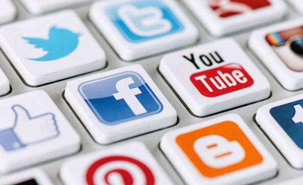 - Sosyal medyada rn ya da hizmetleriniz hakknda paylalacak ierikler konusunda gerekirse yneticinizden ya da bir iletiim uzmanndan yardm alabilirsiniz.    <br>- Sosyal medyada altnz irket adna paylatnz iletilere dikkat edin. Farknda olmadan telif haklarn ihlal edebilir, kurumunuzu zor durumda brakabilirsiniz.