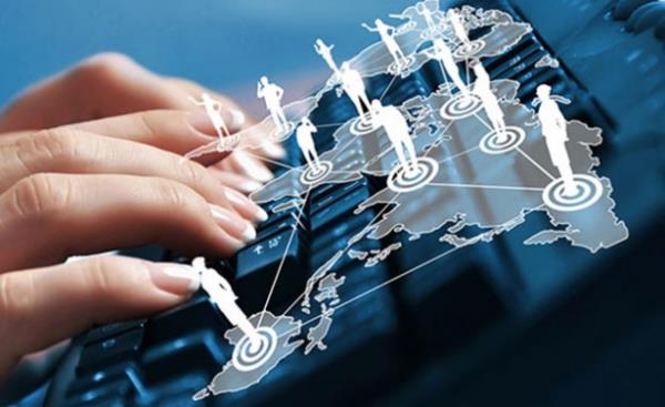 Hatta iten atlmanza bile neden olabilir. Peki, sosyal medyay kullanrken nelere dikkat etmek gerekiyor?    <br>- irket politikalarnz sosyal medya zerinden eletirmeyin. altnz irketin rn ve hizmetleri hakknda paylamda bulunurken yneticinizin grne bavurun. Dijital toplum karsnda kurumunuzu temsil ettiinizi unutmayn.