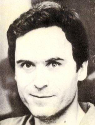 43 yandaki Ted Bundy'nin hemen hemen ilemedii bir su kalmam. Bundy tecavz, l ile seks yapma, ve 35'ten fazla kez cinayet ileme sularndan dolay idam cezasna arptrld. Bundy lmeden nce biftek ve yumurta yemeyi tercih etti.