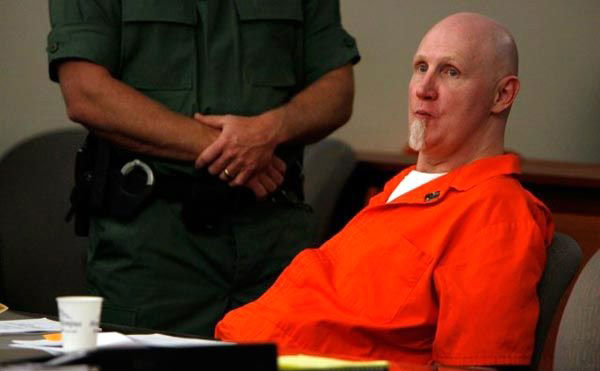 49 yandaki Ronnie Lee Gardner hrszlk, soygun ve 2 cinayet suundan idam mangasnca kuruna dizilerek idam edildi.