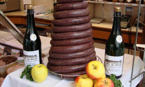 Yulaf ezmesi ve patatesle bulanm, kanla hazrlanm munbar dolmas