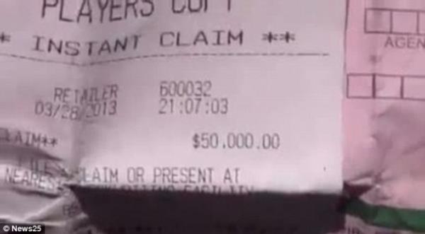 Amerikal evsiz, byk dl, geen hafta bir benzin istasyonunda sadece 3 dolara satn ald bir kaz kazan biletinden elde etti. Kazd bileti, 1.000 dolar kazandn sanarak, ald benzinlie geri gtren Mahurin, 1.000 dolar deil ama byk dl kazandnn kendisine sylenmesinden sonra decek gibi olduunu dile getirdi.