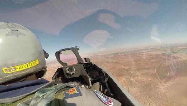 Milli Savunma Bakan smet Ylmaz ise "zel kuvvetlerle oras glendirilmi durumda. Biz, her trl tedbiri aldk. Trk Silahl Kuvvetleri teyakkuz halindedir" deerlendirmesinde bulunmutu