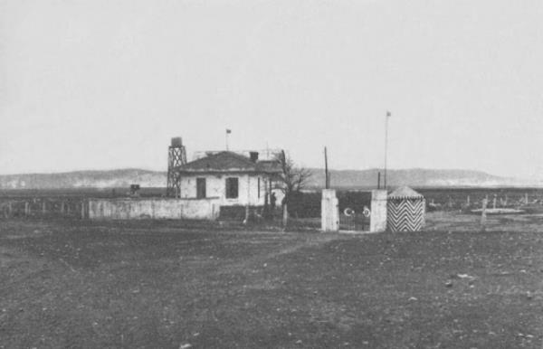 20 Ekim 1921 tarihinde Trkiye ile Fransa hkmetleri arasnda imzalanan Ankara Antlamas`nn 9. maddesi ve 24 Temmuz 1923 Lozan Antlamas`nn 3. maddesi gereince Caber Kalesi ve trbe mtemilt ile berber Trkiye Cumhuriyeti topra olarak kabul edilmi ve Trkiye`ye burada muhfz bulundurma ve bayran ekme hakk tannmtr.