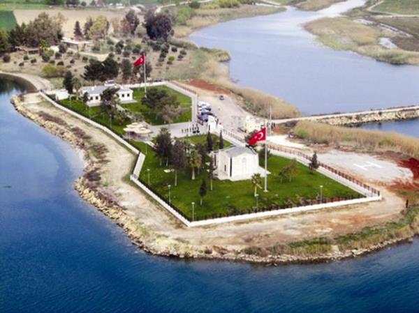 Trbenin evresine beton duvar rlerek talarla kapland ve 2 bayrak direi dikildi. Mevcut karakol binas yklarak ihtiyalara cevap verecek modern bir karakol binas yapld.