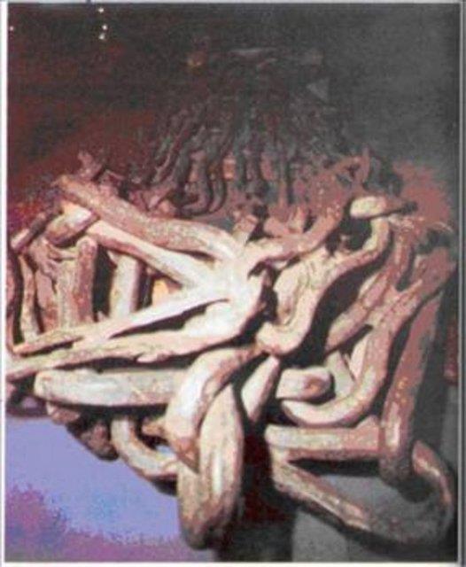 KENT TALA RDLER; OSMANLI ORDUSU YNE DE GRD  <br>Bizans'n Hali'e zincir germesiyle ve kentin kaplarn talarla rerek kapamasyla, Osmanllar, bata ehre giremedi. te burada Sultan II. Mehmet'in kvrak zekas devreye girdi.