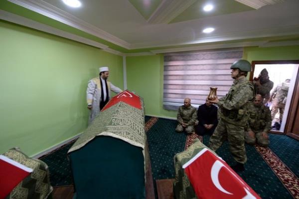 ah Frat Operasyonu kapsamnda yurda getirilen manevi deeri yksek ecdat yadigar emanetler, geici olarak Kara Kuvvetleri Komutanl 3. Hudut Alay 7. Hudut Blk Komutanlnda hazrlanan trbede muhafaza altna alnd. Askeri konvoyla getirilen ecdat yadigar emanetler iin hudut komutanlnda tren dzenlendi