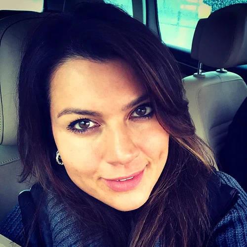 ocuktan Al Haberi adl yarmann sunuculuunu yapan ve 2002 yapm Ekmek Teknesi adl dizide Suzan karakteri ile karmza kan Akkoyun, son olarak Doksanlar dizisiyle ekranlara geri dnmtr.