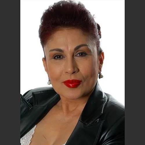 Yaprak Dkm dizisinin Suzan' olarakta bilinen oyuncu ok sayda dizide rol alm ve ayn zamanda Tevfik Gelenbe Tiyatrosu kadrosunda yer alr.