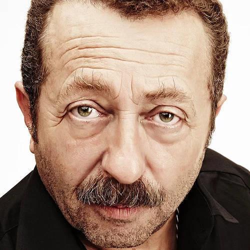 Temel karakteri ile televizyon dnyasna giren oyuncu 1998 ylnda Gemide adl filmde barol oynad ve byk bir hayran kitlesi oluturdu. eitli film ve dizelerde boy gsteren oyuncu, ynetmenlerin vazgeilmezlerinden.