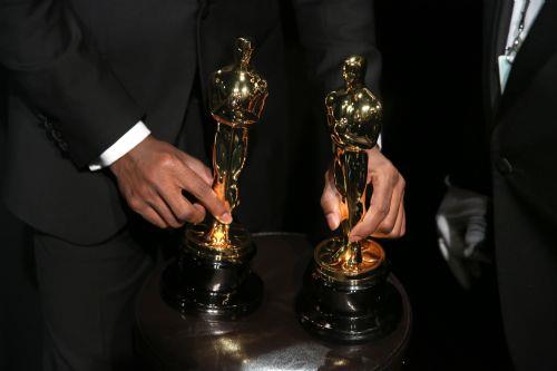 lk kez 1929'da verilmeye balanan ve bu yl 87'incisi dzenlenen Oscar dlleri, 22 ubat'ta Hollywood'daki Dolby Tiyatrosu'nda dzenlenen trenle sahiplerini buldu.