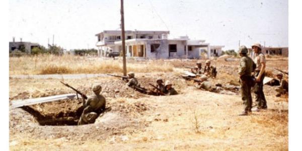 Babakan Blent Ecevit, adada gelimelerin ktye gitmesi sebebi ile diplomatik grmeler yapmak zere Londra'ya gitti...