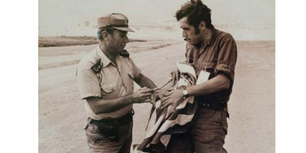 Denizden karma, Deniz Piyade Tugay'na bal askerlerce Karaolanolu (Pentemili) plajna yapld...