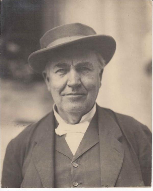 Thomas Edison (Ampuln mucidi) 4-5 saat aras