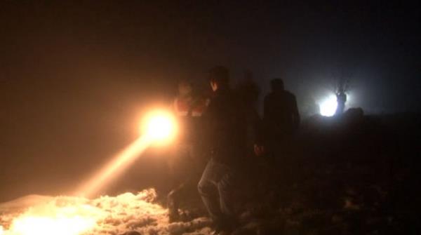 Ulusal Medikal Kurtarma Ekipleri, il afet ve acil durum mdrl grevlileri, 112 acil servis ve jandarma ekipleri, blgede almalarn srdryor.