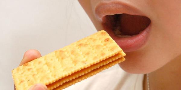 Su imeden kraker yiyemiyorsanz, az ve gz kuruluu yapan salg bezlerinizde kronik iltihapl bir hastalnz bulunabilir. Uzun sren hkrk, diyafragmay uyaran tmral hastalklara iaret edebilir. drar renginiz kahverengiye dnmse idrara byk olaslkla kas ykmna bal, &#8216;myoglobin&#8217; denen bir madde geiyordur. Hastalklara dair ok ey biliyor olabiliriz ama bilmediklerimiz de var.  Hastalklar ve Youn Bakm Uzman Prof. Dr Yaar Kkardal&#8217;dan &#8216;hastalklarn bilinmeyenleri&#8217; ile ilgili bilgiler: