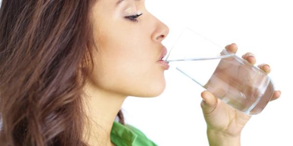 Su imeden kraker yiyemiyorsanz:<br>    Bu sorun kiide az ve gz kuruluu yapan salg bezlerinin kronik iltihapl hastalklar halinde grlr. Tan konmasnda gecikmeler yaanr. Gzde devaml bir yabanc cisim hissi olmas ve su imeden kraker yenilememesi, kuruluun ciddi olduuna dair ipular olarak kabul edilmektedir.