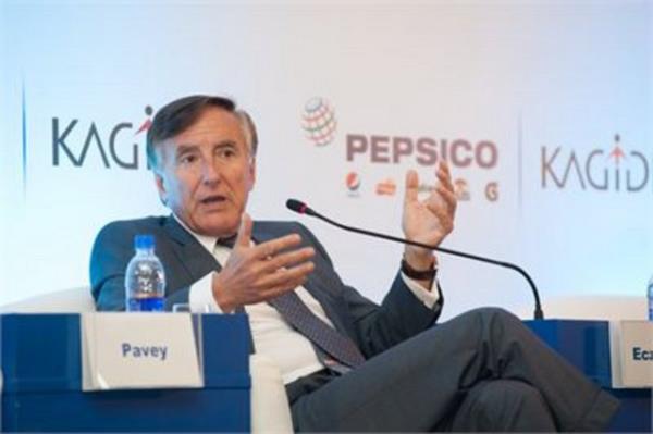 Eczacba, drd yabanc ortakl olmak zere toplam 41 kuruluu, 11.730 alan ve 2012 sonu itibariyle 2,6 milyar Avro cirosu ile Trkiye'nin nde gelen sanayi topluluklar arasnda yer alyor.