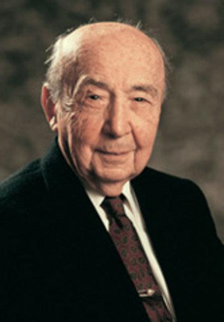 16 yanda Ankara'da babasnn at bakkal dkkn ile ticaret hayatna atlan Vehbi Ko, Ko Topluluu'nun resmi kuruluunu simgeleyen 31 Mays 1926'da, Kozade Ahmet Vehbi adyla Ankara Ticaret Odas'na kaydolur.