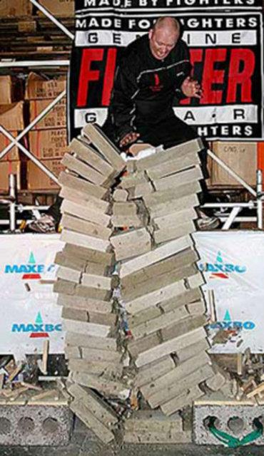 20 Ocak 2007 tarihinde Norveli Narve Laeret tek vuru ile 21 beton blou tek seferde krmay baard.