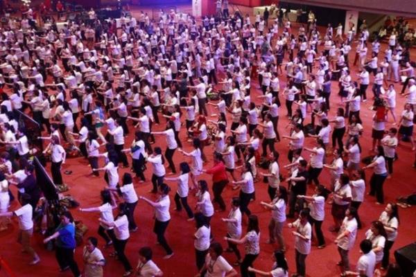 Filipinlerde kanser aratrmalar iin 1000 doktor 5 dakika boyunca dans etti