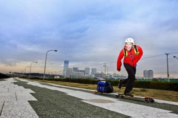 En uzun kaykay yolculuu. Yeni Zelandal Rob Thomson'n elinde tuttuu bu rekor tam 12 bin 159 kilometre. Thomson, 24 Temmuz 2007'de svire'nin Leysin ehrinden balad yolculuunu 28 Eyll 2008'de in'in anghay ehrinde bitirdi