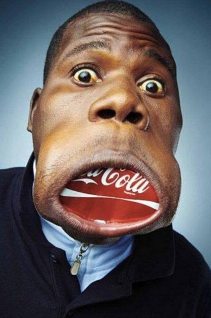 Angolal Francisco Domingo Joaquim dnyada &#8220;azn en geni aabilen adam&#8221; olarak Guinness Dnya Rekorlar Kitab'na girmeyi baard. Azn 17 cm geniliinde aabilen Joaquim, rekor srasndaki halini izleyenlere barolnde Jim Carrey&#8217;nin oynad &#8220;Maske&#8221; filmini hatrlatt.