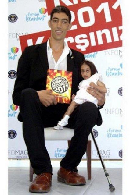 Alman RTL Televizyonu, Osmaniye'nin Kadirli ilesinde yaayan ve 72.6 santimlik boy ile "Dnyann En Ksa Kadn" olarak Guinness Rekorlar Kitab'na giren 22 yanda, 7 kilo arlndaki Elif Kocaman'n hayatn konu alan ekimler yapt. Kadirli'ye gelen  kiilik televizyon ekibi, ilk olarak Kocaman'n evinde, daha sonra da eitim grd Kadirli lkretim Okulunda ekim yapt