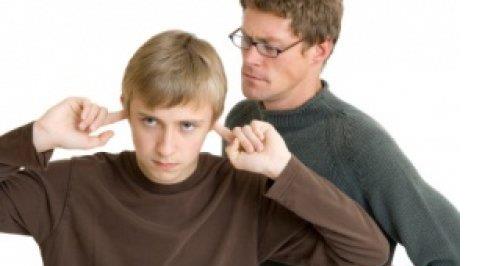 Emir almaktan holanmayan kendi bildii yolda ilerlemeyi seven.