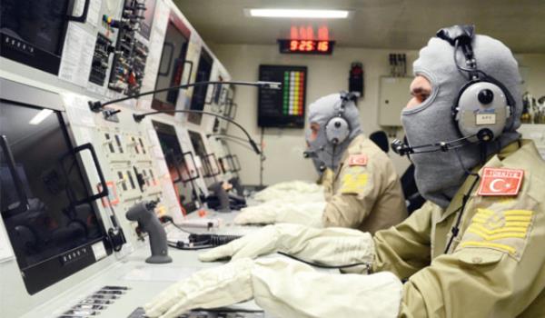 &#8216;TEHDT YERNE YETENEK&#8217;  <br>  Uluslararas Gvenlik Uzman Hseyin BAYAZIT  &#8220;Genelkurmay, 2033 projeksiyonunu, tehdit tabanl deil, yetenekleri gz nne alarak planlyor. Kresel, blgesel, lkesel gvenlik retiyor. Kamu diplomasisinin nemi artyor. TSK da kendine zg mterek doktrin gelitirip kuvvet planlamasn ona gre yapyor. stihbarat alannda yaanan devrimle, TSK da tpk dier modern dnya ordular gibi yeni bir istihbarat anlay ve istihbarat yetenei gelitiriyor.&#8221;