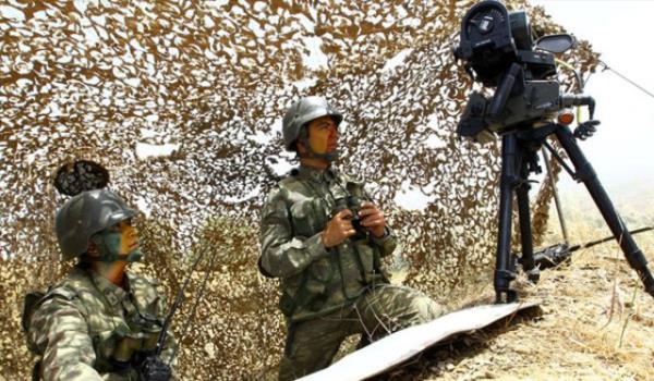 GELECEN PYADES    <br>Kara Kuvvetleri, teknolojik donanmn yan sra personelin eitim donanm zerinde de alyor. Ferdi korunma ve bek kabiliyeti artrlm, stn hareket kabiliyetine sahip, a destekli yetenekle dier sistemlere entegre olabilen, teknoloji youn yeteneklerle donatlm piyade profili &#8216;gelecein savas&#8217; olarak nitelendiriliyor