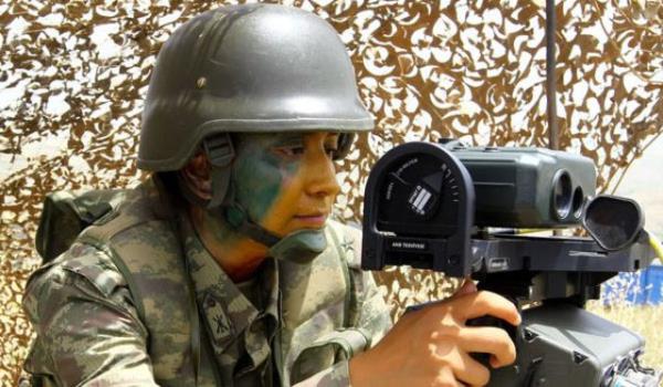 Efes 2013 Tatbikat&#8217;nda muharip birlikler arasnda tek kadn olarak 24 yandaki Topu Temen Duygu Hazray da grev yapmt.