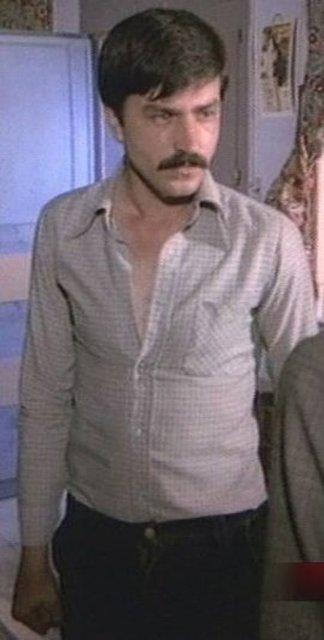 Mahmut Cevher, 1949 ylnda Bursa'nn Gemlik ilesinde dodu.