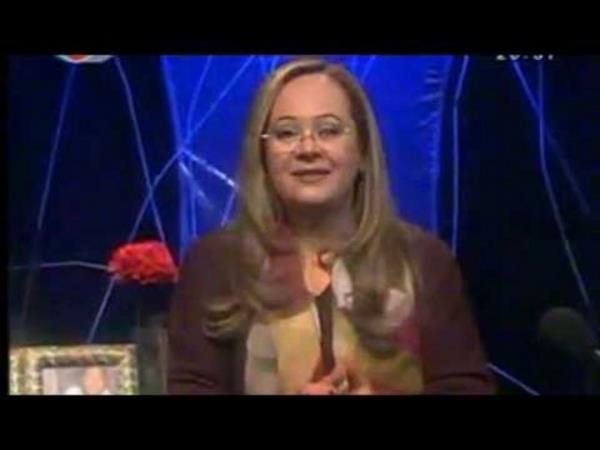 SEYNAN LEVENT- Eski bakanlardan smet Sezgin ve gemi yllarda Trt 2 de Akama Doru programnn yllarca sunuculuunu yapan kz Seynan Levent...