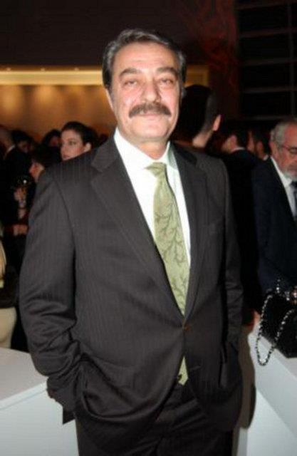 Levent nanr ve Soner Arca, Trk sinemasnn efsane aktrlerinden Kadir nanr'n yeeni.