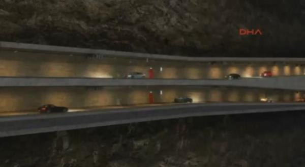 Bakan Ltf Elvan proje hakknda unlar syledi Dnyada bir ilk baarlyor. Bu proje 100 yl konuulacak. Proje iin 10 aydr urayoruz. 100 yl sonra da toplu tama bu omurga etrafnda birleecek. Dnyada ilk defa 3 katl tnel hazrladk.