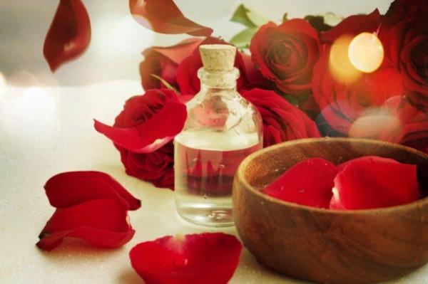 Glsuyunda dikkat edeceiniz en nemli husus yzde 100 doal olmasdr. Glsuyu her cilt iin uygundur.