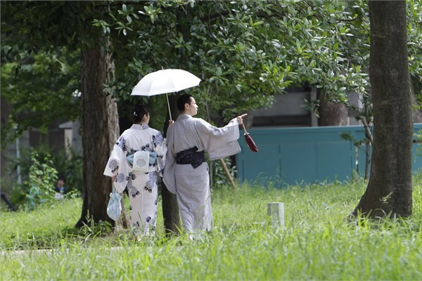 1- Tokyo   Japonya Yenin dolar karsnda deer kaybna ramen Tokyo dnyann en pahal ehri olmaya devam editor. Economist dergisinin almasna gre Tokyo son 20 yln 14&#8217;nde en pahal ehirler listesinde birinci srada yer almaya devam etti. Tokyo&#8217;da bir somun ekmek 9 dolar, bir litre st 2,93 dolar.  ya da drt kiilik yemek 1,266 dolara kadar kabiliyor.