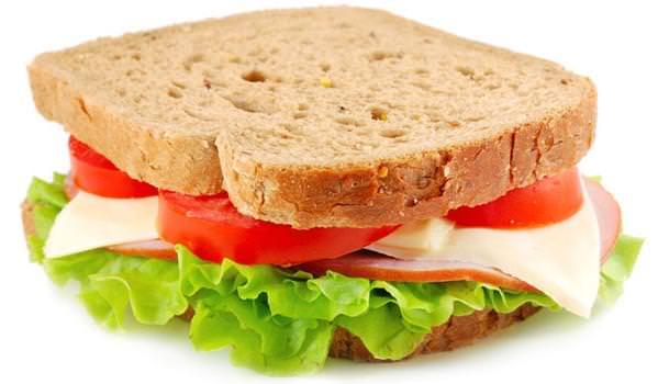 Egzersizden sonra bir sandvi iyi gelir. Domates, tazelik ve C vitamini destei salar.