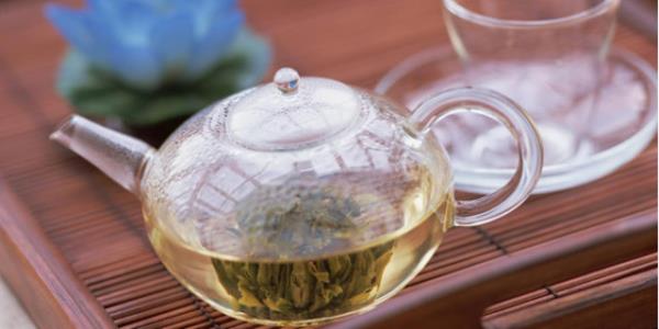 zellikle yine jenol tayan bir baka bitki ksm olan Seylan tarn kabuu ile birlikte souk algnlnda ay olarak iilmesi ya da youn deriimli aynn (yzde 5-10) gargara olarak uygulanmas yararldr. Bu ikili karmn az salnn korunmas, rmelerin nlenmesinde etkili olabilecei bilimsel aratrmalar ile gsterilmitir. Yaplan bilimsel almalarda uucu yann antibiyotiklerin etkinliini artrd gsterilmitir.