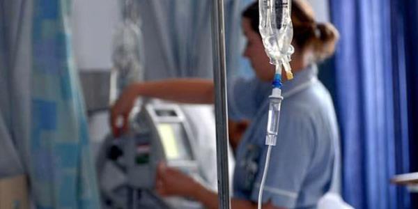 Kalp ve kanser hastalar ile ocuklara dikkat!  <br>  Gei dnemi olarak bilinen bahar aylarnda grip hastal sklkla grlmektedir. Yaanan bu salgn korkulann aksine yeni bir virs tipinden kaynaklanmamaktadr. Hastalk bulat kiilerde genel olarak ar seyreder, yaklak 1 hafta istirahat edilmesi gerekebilmektedir. 65 yan zerindeki kiiler, kalp ve kanser hastalar, hamileler, eker hastalar, bbrek yetmezlii olan kiiler ve salk alanlarnn grip hastalna kar daha dikkatli olmas gerekmektedir.