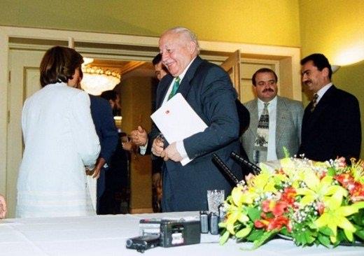 Hkumet orta DYP'nin Genel Bakan Tansu iller'in babakan olmasn beklenirken Cumhurbakan Demirel, hkumeti kurma grevini ANAP lideri Mesut Ylmaz'a verdi.