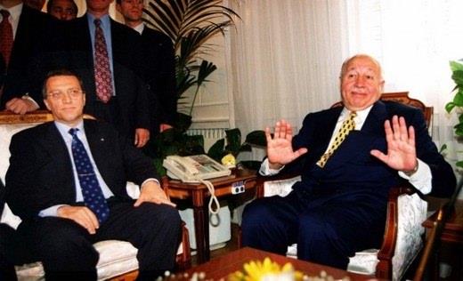 O srete siyasi krizleri ekonomik krizler takip etti. Trkiye ekonomik olarak adeta diz ktrld. Bankalar boaltlrken pek ok ocak snd.