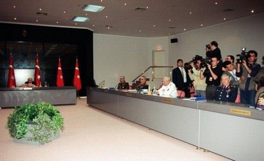 Demokrasiye balans ayar tanklarla yapld. Bu erevede Ankara Sincan&#8217;da tanklarla gei yapld.