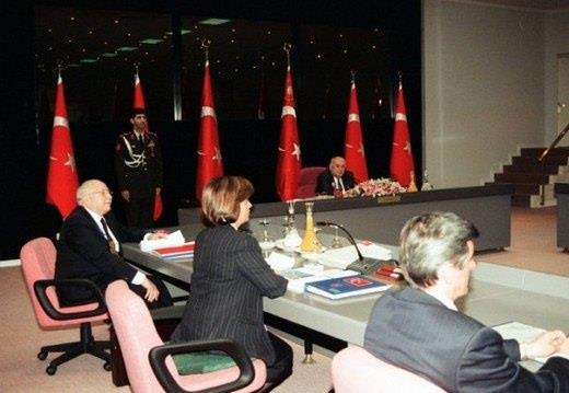 O MGK&#8217;da &#8220;bin yl srecek&#8221; denilen sre iin nemli bir viraj dnlyordu.