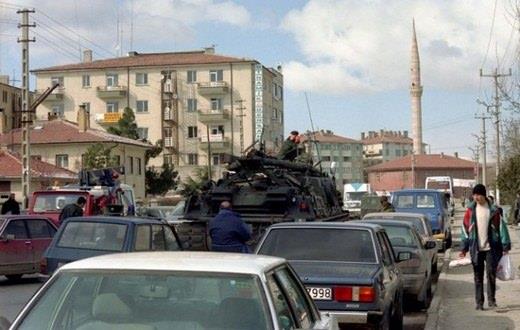 Gazeteci Yazar Haluk ahin, o dnemde medyada ilenen senaryolarla ilgili unlar syledi: "te imam hatip liseleri u anda u kadar mezun veriyor, filanca yl geldiinde u kadar imam hatip mezunu olacak, yeil sermaye uralarda yle geliiyor, u kadar yl sonra toplumun btn kesimleri iin projeksiyon yapyorlard."