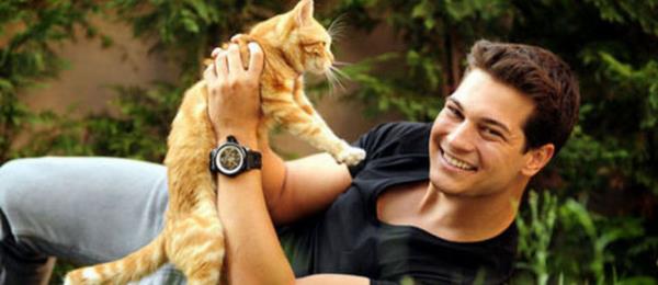 Ay Yapm'n Star TV iin ekecei 'Ak Hikayesi' dizisi yabanc dizi 'The O.C'nin yerli versiyonu olacak...