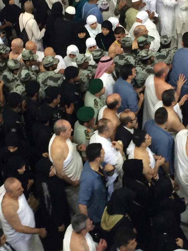 Erdoan, Mekke ve Medine'deki programlarnn ardndan Riyad'a geerek,  Suudi arabistan Kral Selman bin Abdullaziz Al Suud ile grecek.