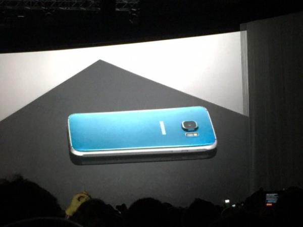 Ancak Galaxy A serisinde yaanan retim skntlar firmann gzn korkutmu olacak ki Galaxy S6'da byle bir riske girmemi. Bununla birlikte artk karlabilir bir arka kapak ve bataryamz ne yazk ki mevcut deil. Ayrca microSD yuvasndan da taviz verilmi. Bunun tketici tarafndaki karl nasl olacak merakla bekliyoruz.