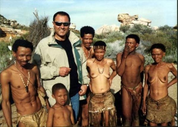 Sadettin Teksoy, 40 kadar kylyle bir maarann iindedir. Neden o maarann iinde olduklarn anlam veremediimiz dakikalarda birden bire dualar balar. S.T: Sam benim, sam benim. Kyller: Sam benim, sam benim. S.T: Dklyor, sam benim.